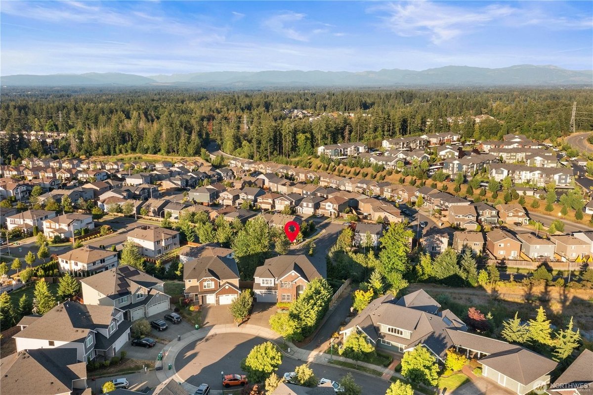 Lakeland Hills, WA - Explore Lakeland Hills Real Estate – Luxury Homes Await